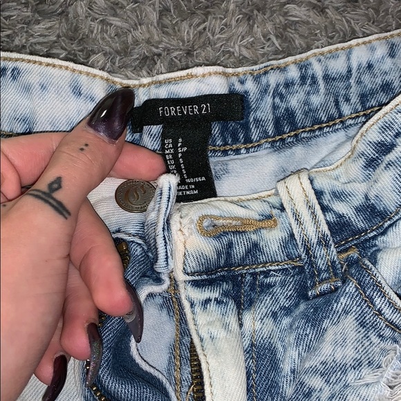 Booty acid wash ripped jean shorts - Picture 3 of 5